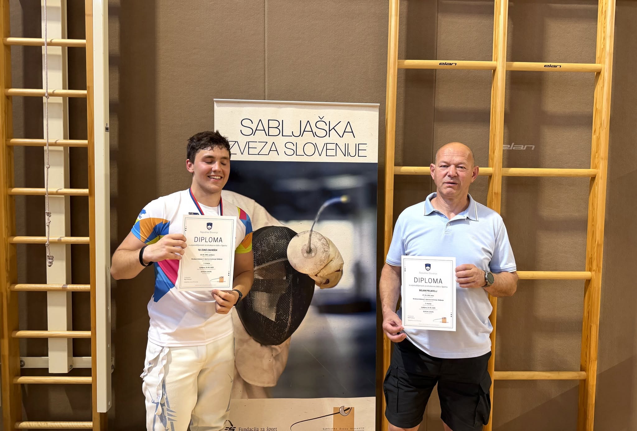 Trenerja Sabljaškega kluba Kamnik z diplomama
